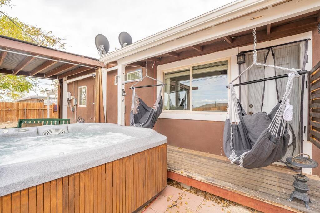 Villa Palm Vista Retreat *Hot Tub/Cowboy Pool/Hammocks* Joshua Tree Exterior foto